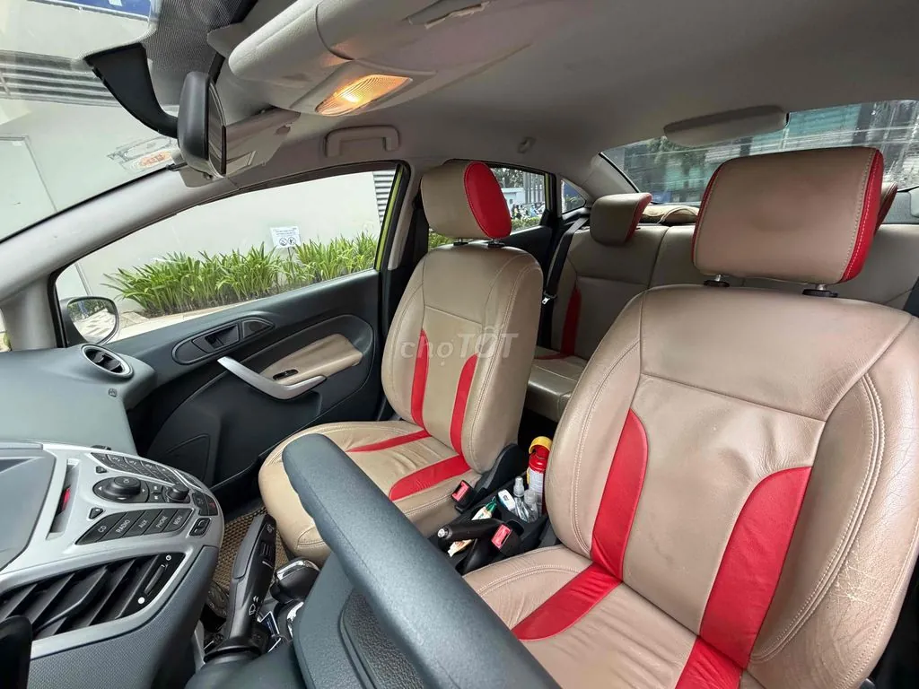 Ford Fiesta 2012 photo 3