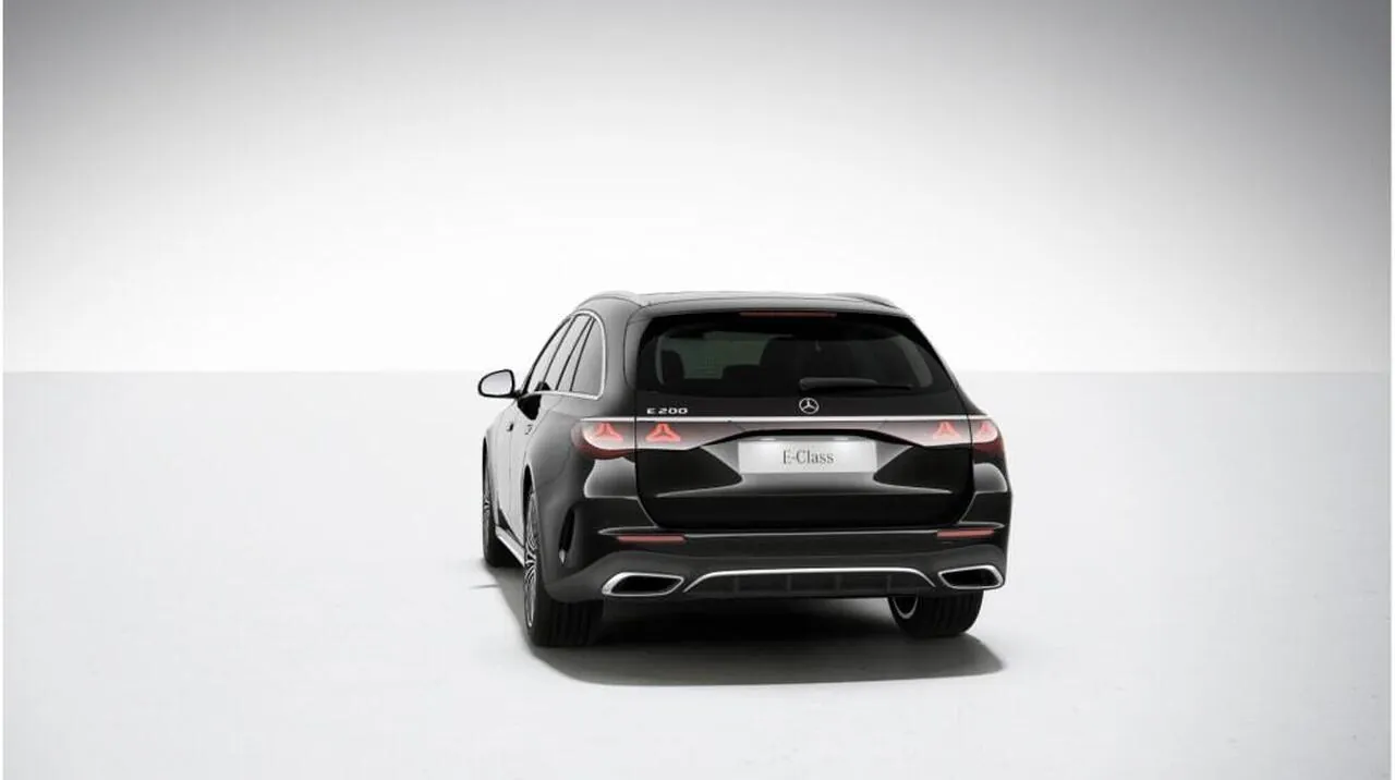 Mercedes-Benz E-Class photo 4