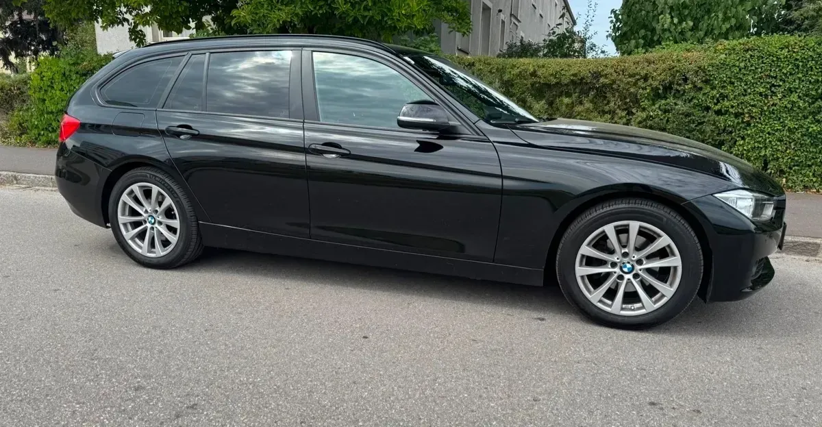 BMW 3 Series 2012 photo 2