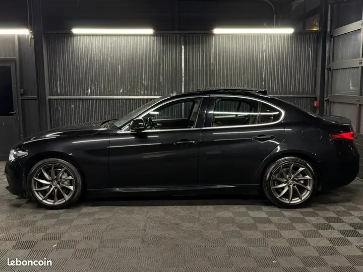 Alfa Romeo Giulia 2017 photo 5