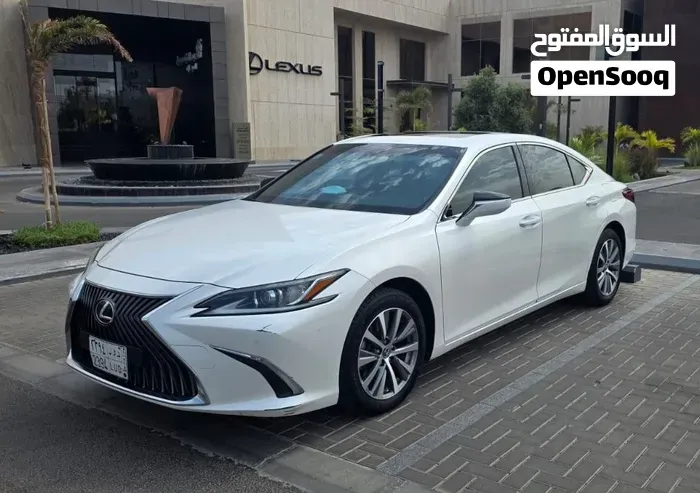 Lexus Es 250 2021 photo 2