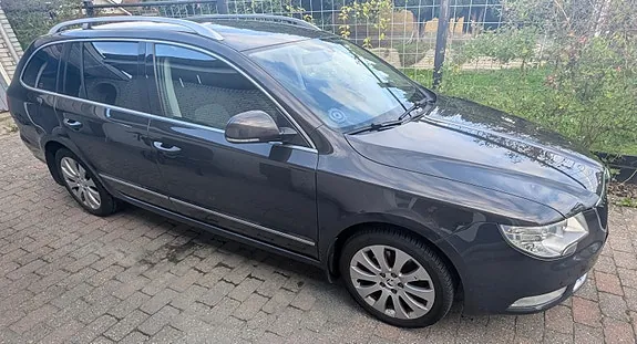 Skoda Superb 2011 photo 3
