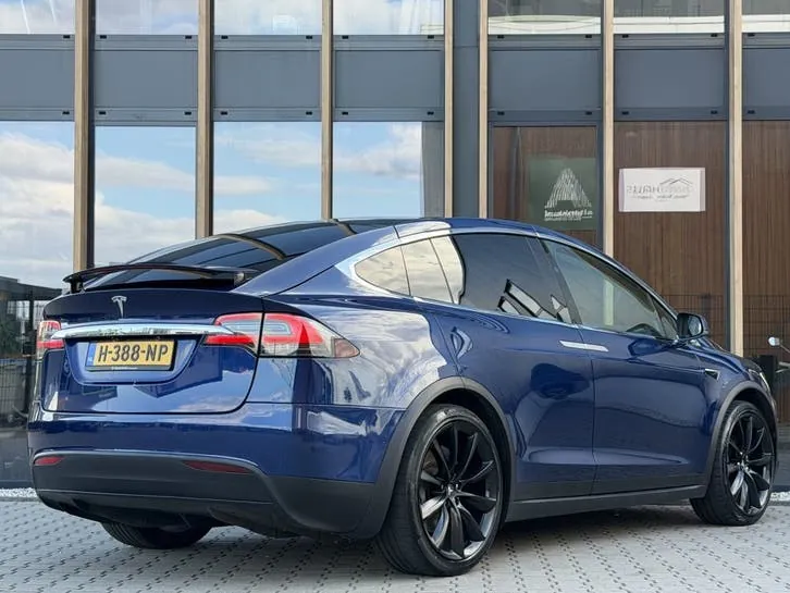 Tesla Model X 2017 photo 2