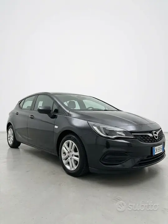 Opel Astra 2021 photo 2