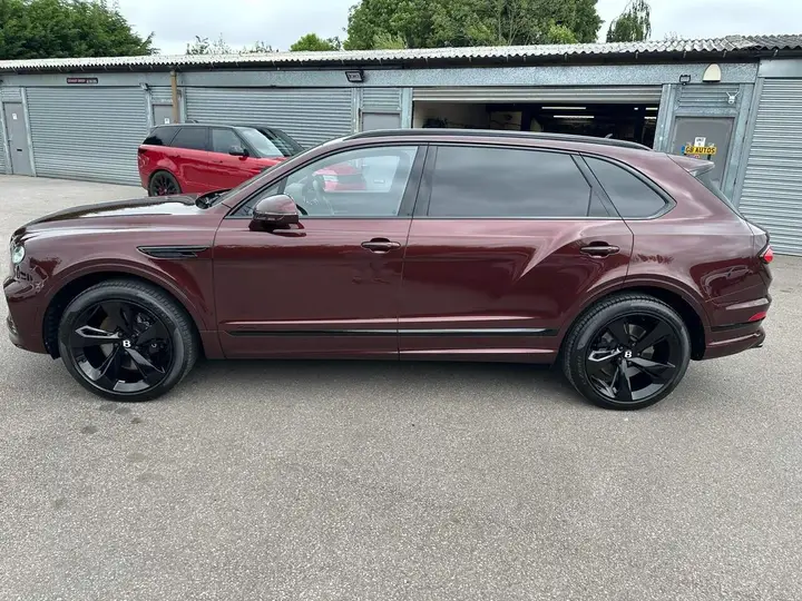 Bentley Bentayga 2023 photo 2