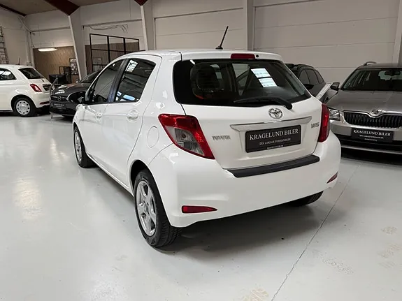 Toyota Yaris 2011 photo 3
