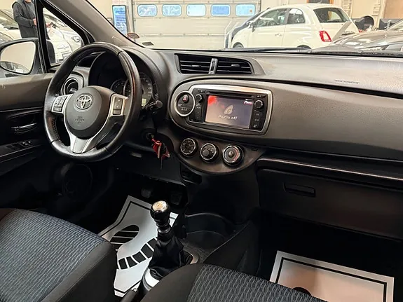 Toyota Yaris 2011 photo 5