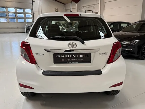 Toyota Yaris 2011 photo 4