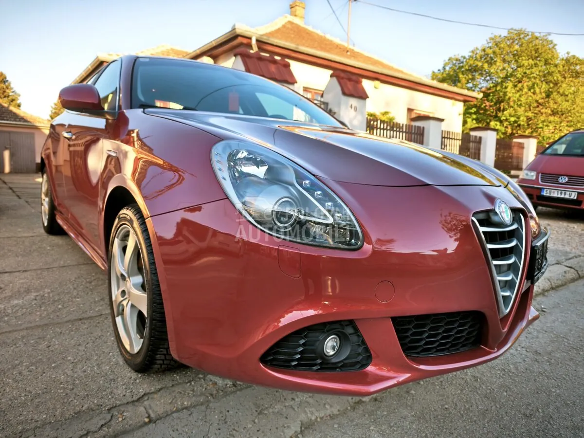 Alfa Romeo Giulietta 2011 photo 3