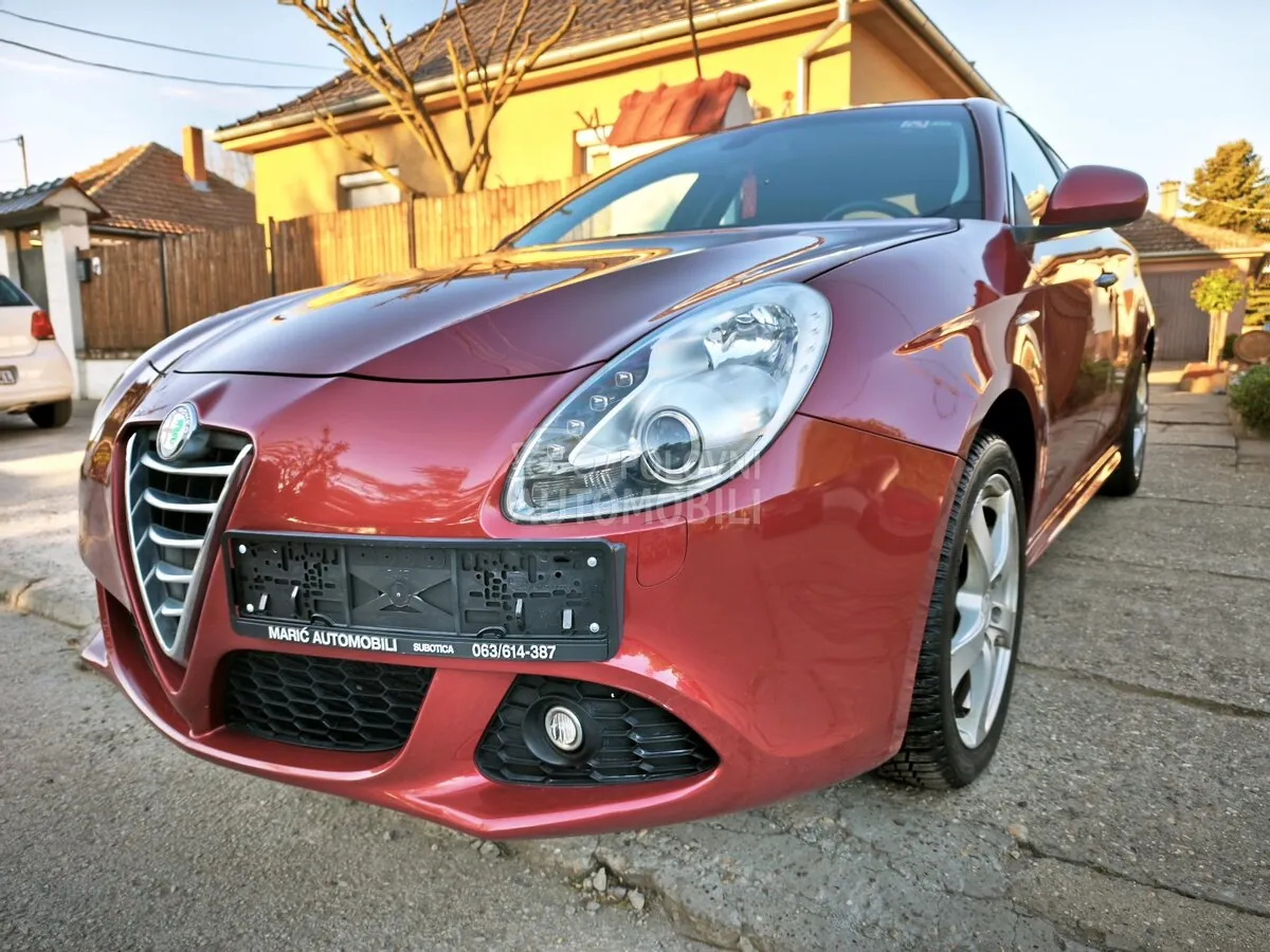 Alfa Romeo Giulietta 2011 photo 4