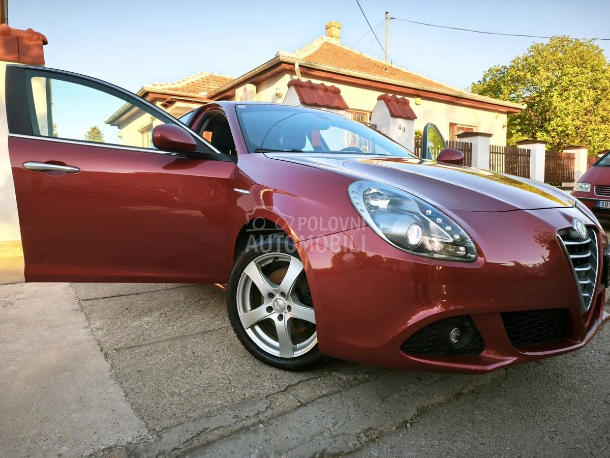 Alfa Romeo Giulietta 2011 photo 2