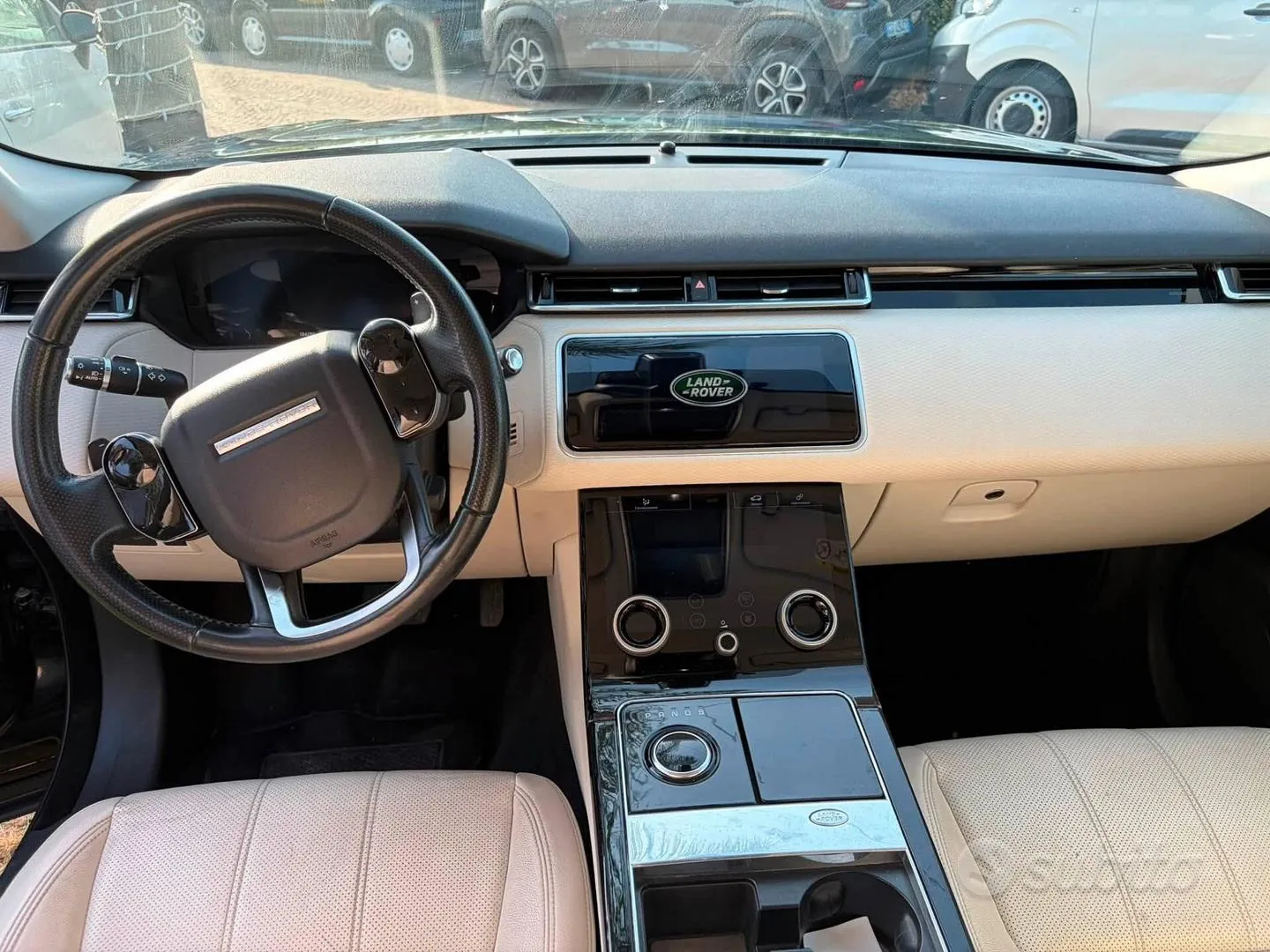 Land Rover Range Rover Velar 2018 photo 3