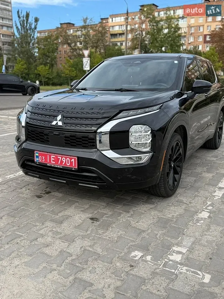 Mitsubishi Outlander 2021 photo 2