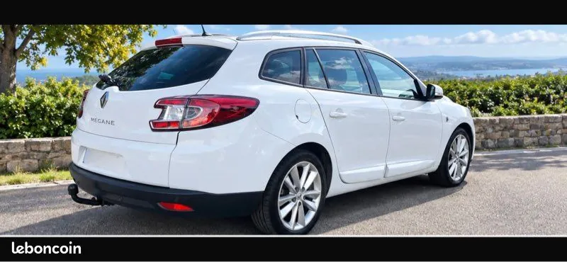 Renault Megane 2011 photo 2