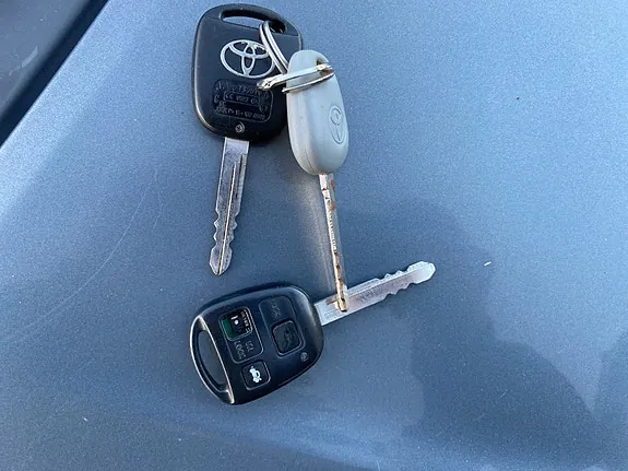 Toyota Avensis 2004 photo 2
