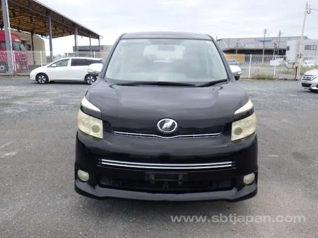 Toyota Voxy 2008 photo 5