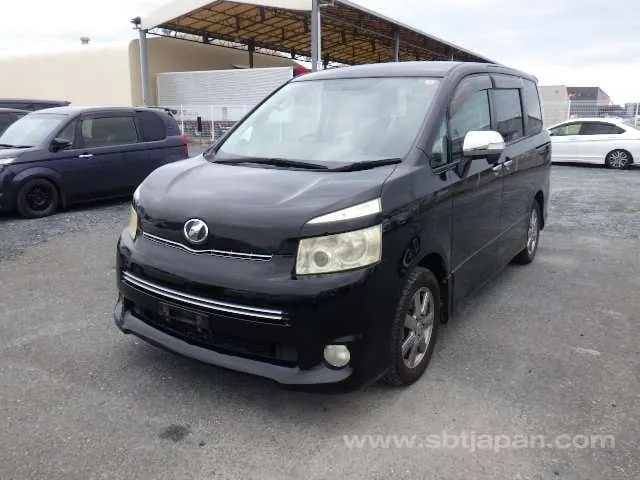 Toyota Voxy 2008 photo 2