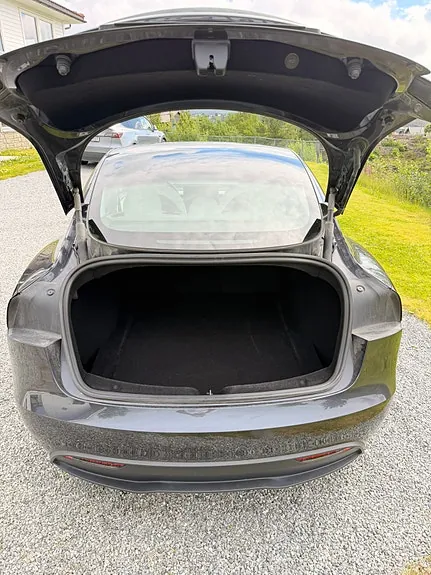 Tesla Model 3 2024 photo 4