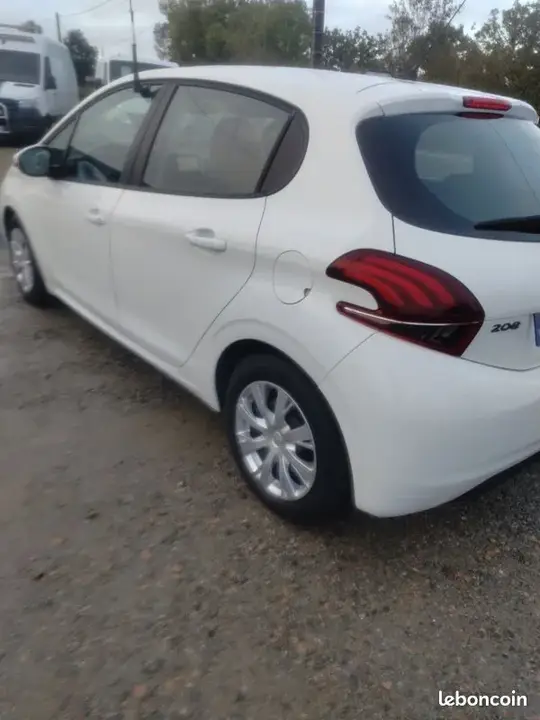Peugeot 208 2016 photo 5