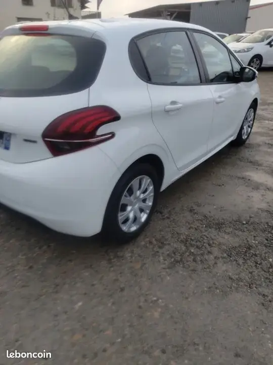 Peugeot 208 2016 photo 2