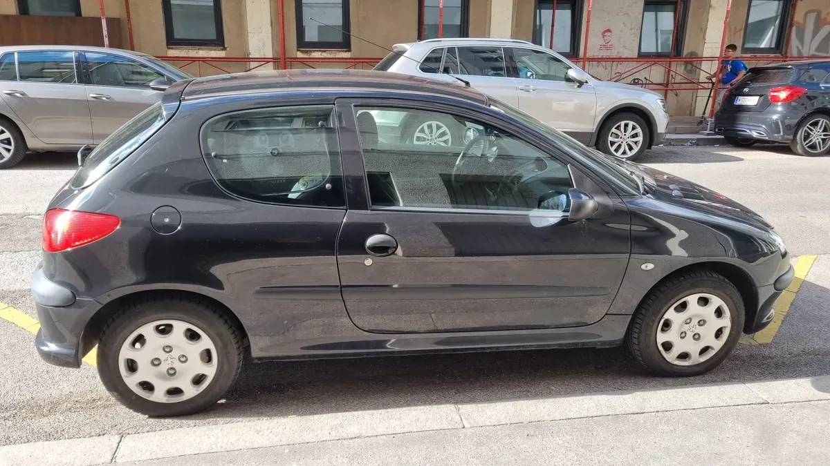 Peugeot 206 2007 photo 2