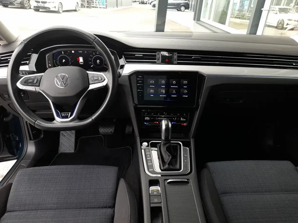 Volkswagen Passat 2022 photo 3