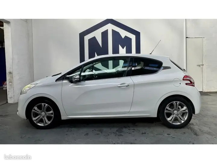 Peugeot 208 2012 photo 5
