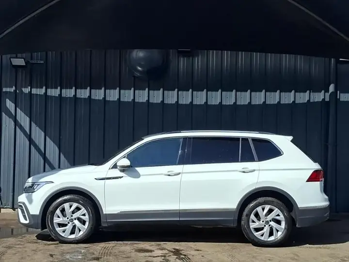 Volkswagen Tiguan Allspace 2023 photo 4