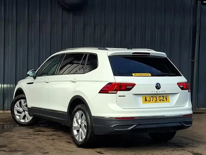 Volkswagen Tiguan Allspace 2023 photo 2