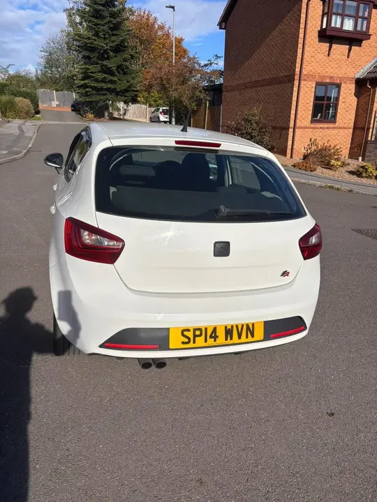 Seat Ibiza 2014 photo 2