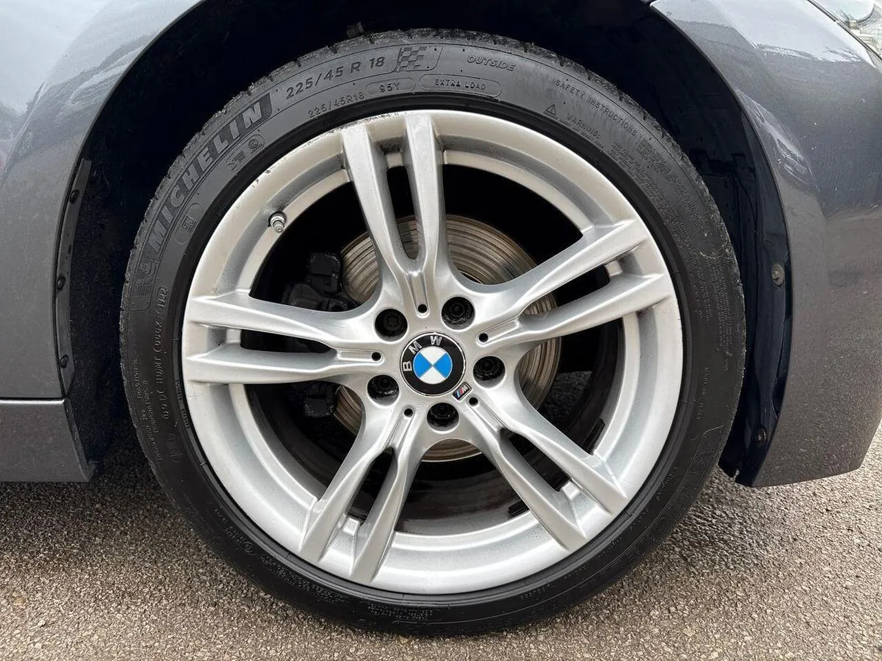 BMW 3 Series 2019 photo 5
