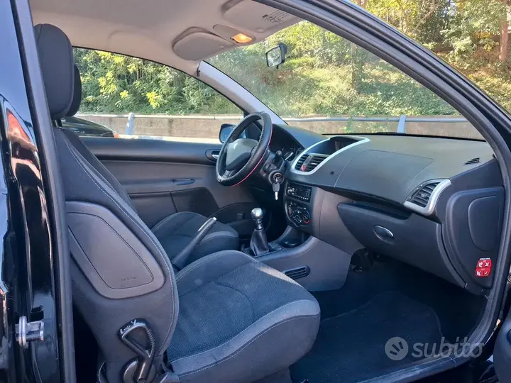 Peugeot 206 2011 photo 2