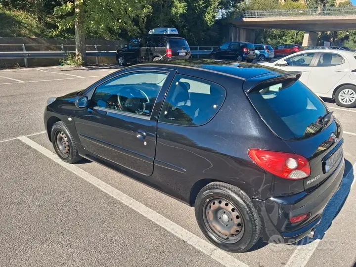 Peugeot 206 2011 photo 5