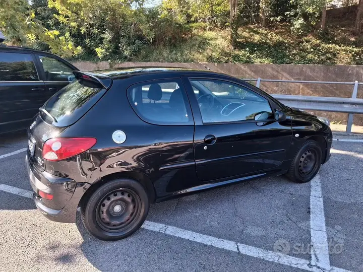 Peugeot 206 2011 photo 4