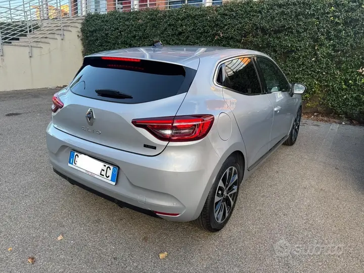 Renault Clio 2023 photo 2