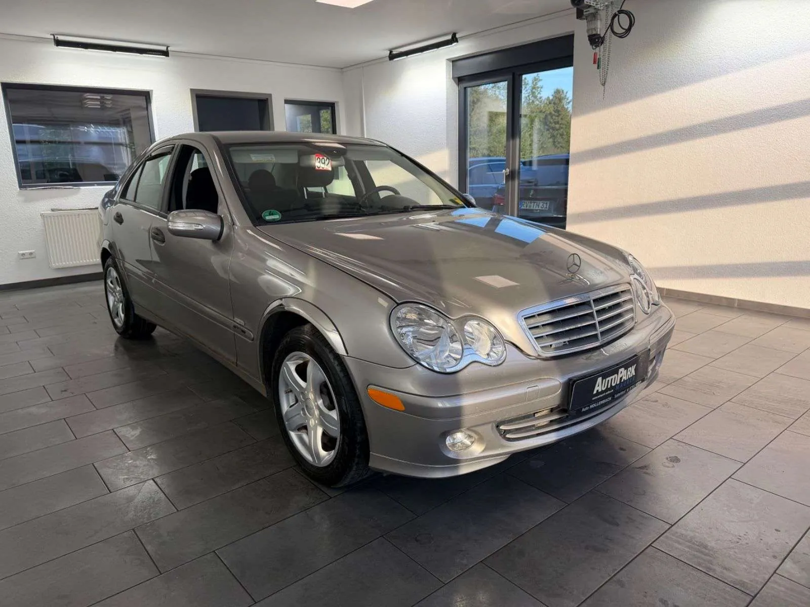 Mercedes-Benz C 200 Limousine 2005 photo 4