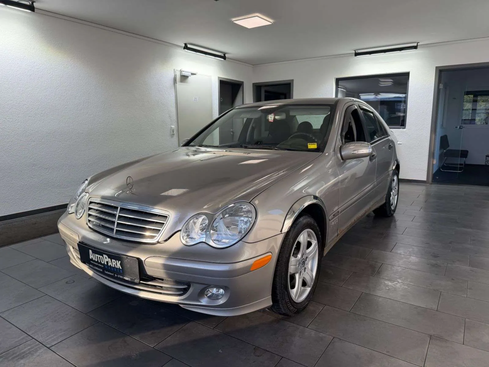 Mercedes-Benz C 200 Limousine 2005 photo 2