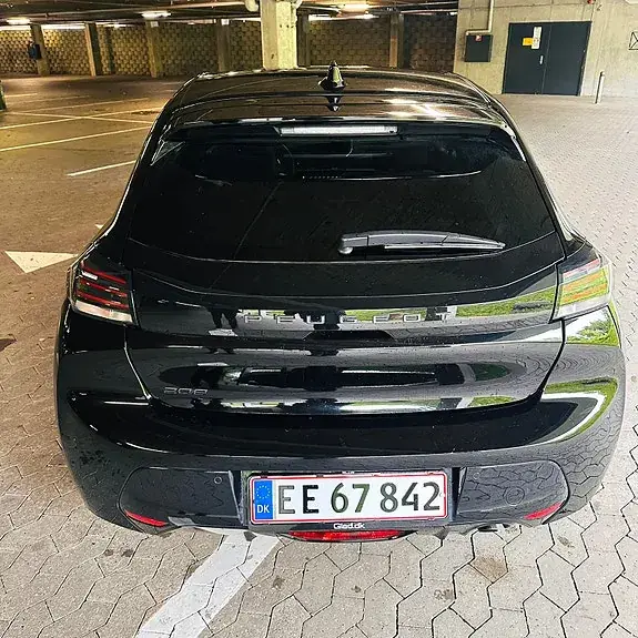 Peugeot 208 2024 photo 2