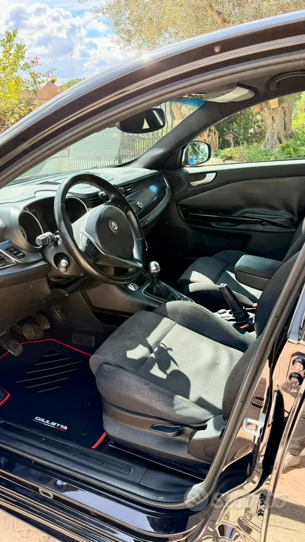 Alfa Romeo Giulietta 2011 photo 5