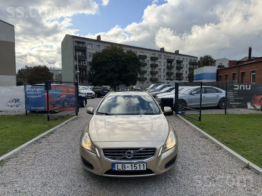 Volvo V60 2012 photo 2