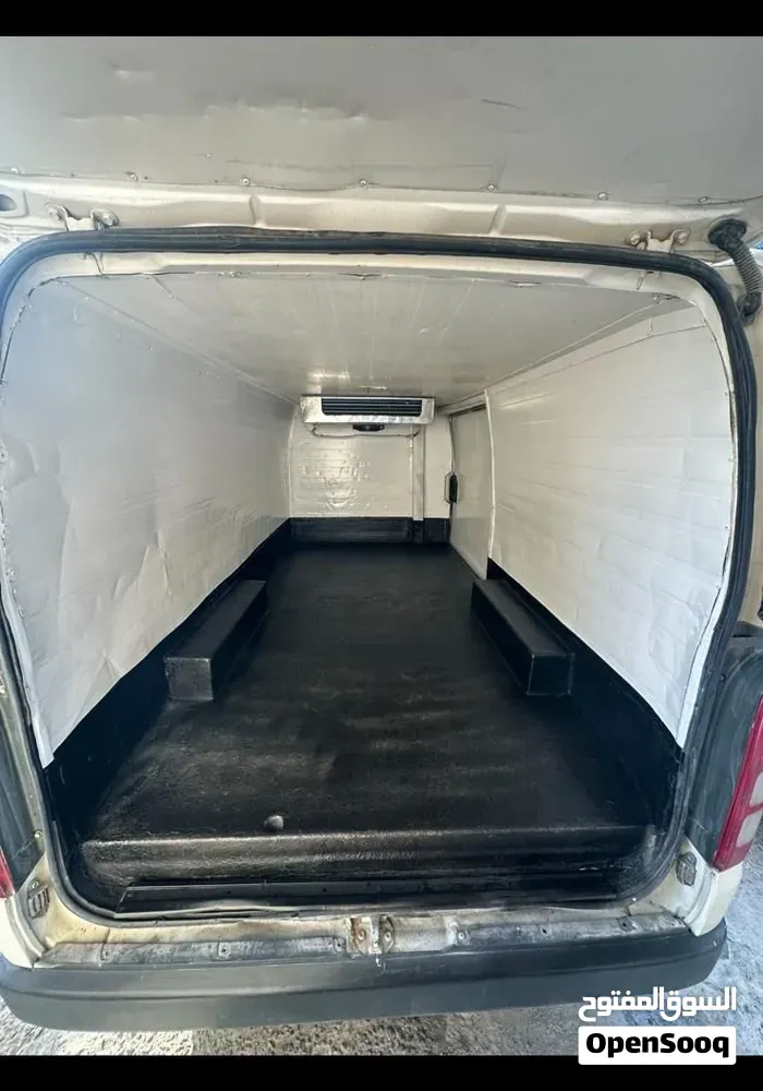 Toyota Hiace 2013 photo 4