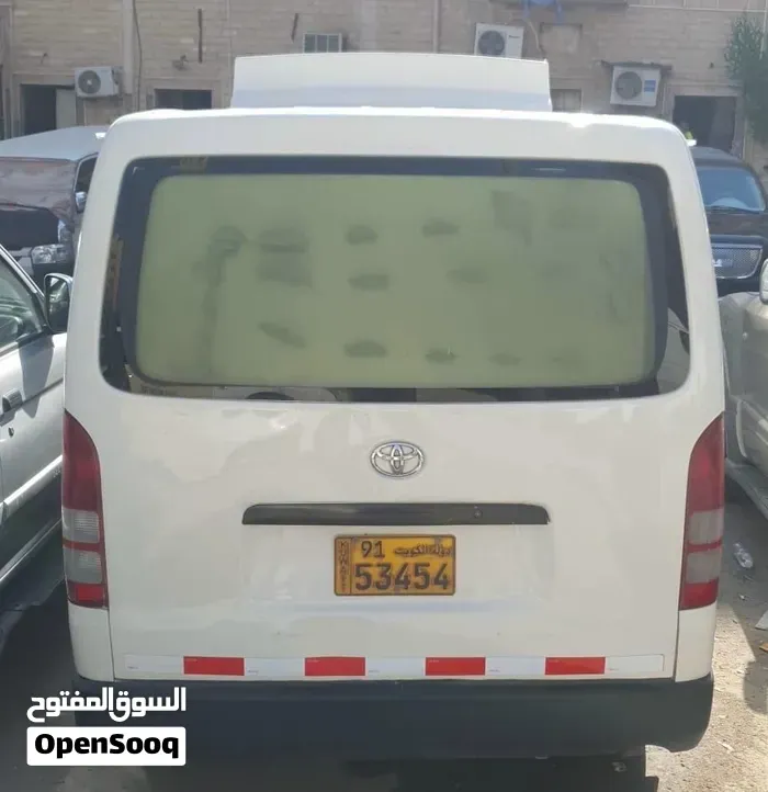 Toyota Hiace 2013 photo 2