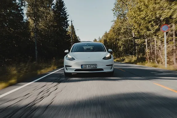 Tesla Model 3 2022 photo 2