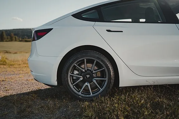 Tesla Model 3 2022 photo 3