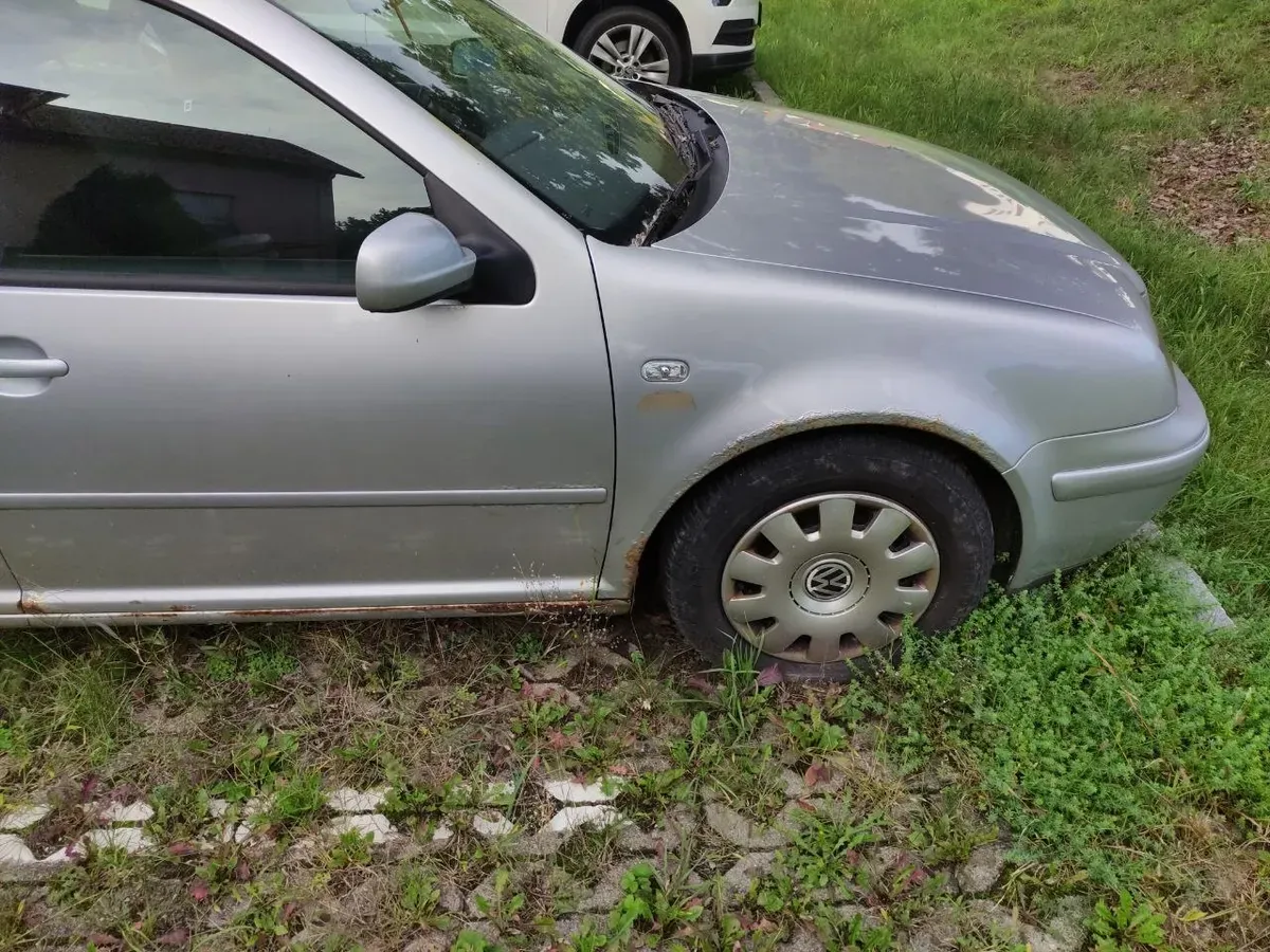 Volkswagen Bora 2001 photo 2