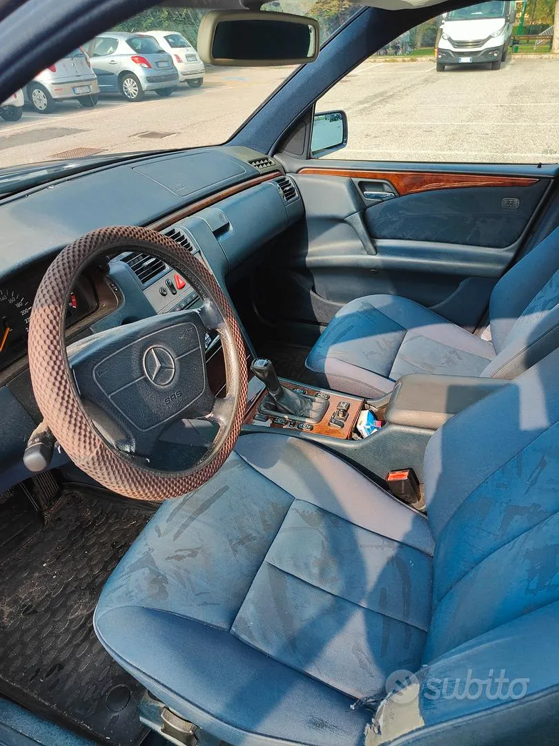 Mercedes-Benz E 1997 photo 4