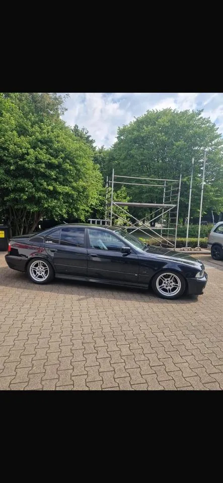 BMW 525I