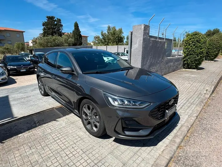 Ford Focus 2022 photo 2