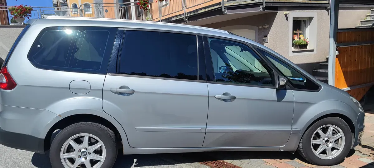 Ford Galaxy 2013 photo 3