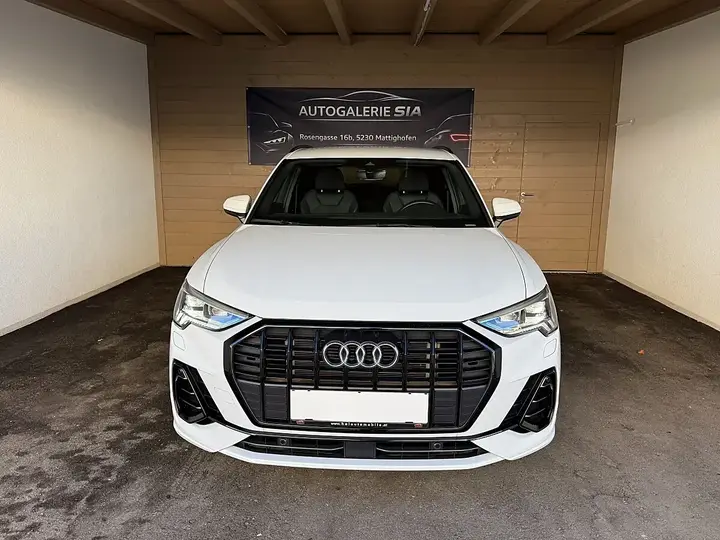 Audi Q3 2021 photo 2